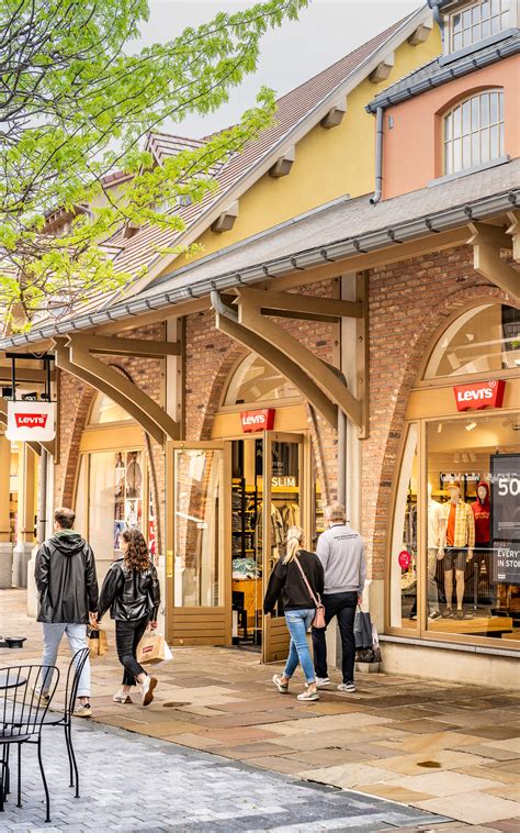 levi's kildare village outlet.